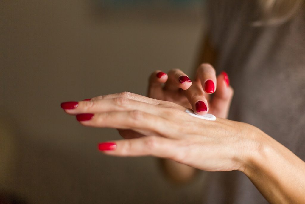 Mãos ressecadas: saiba por que isso acontece e como cuidar